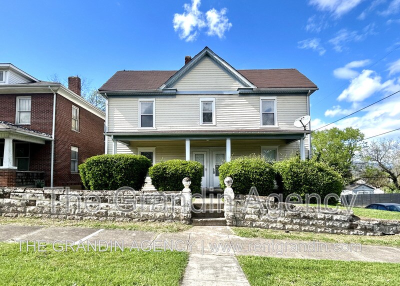Primary Photo - 642 Elm Ave SE