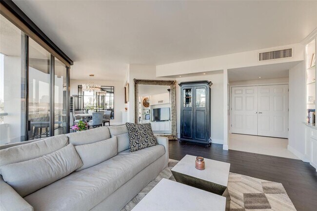 Building Photo - 1111 Bering Dr