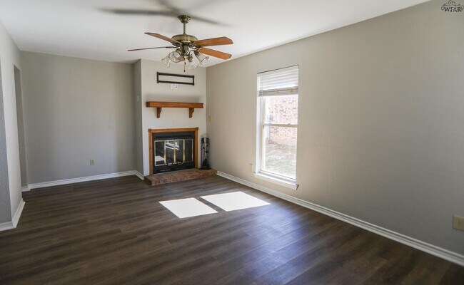 Foto del edificio - 5403 Hooper Dr