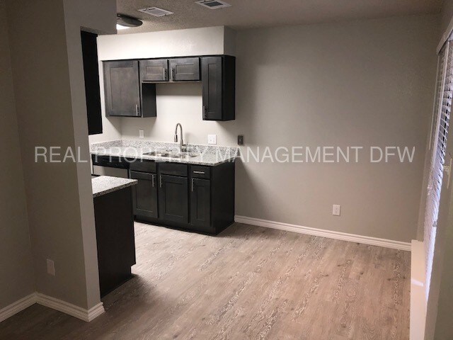 Building Photo - 3010 Sappington Pl
