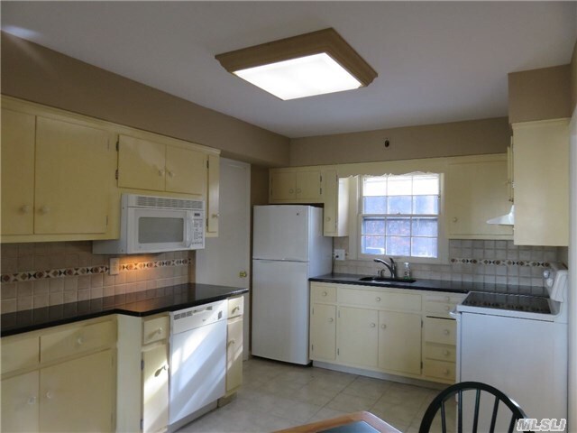 Foto del edificio - 256 Sheep Pasture Rd