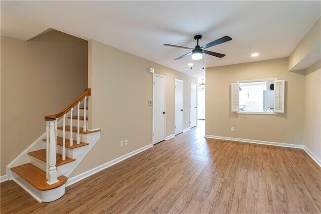 Building Photo - 3087 Colonial Way