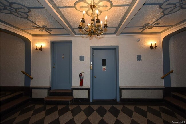 Building Photo - 673 Locust St