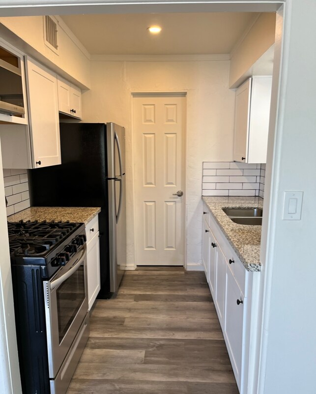 Building Photo - 920 E Montebello Ave