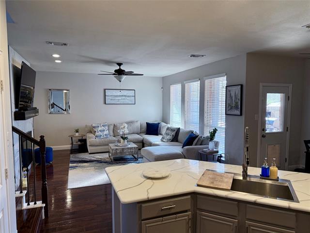 Foto del edificio - 6005 Blue Spruce Ln