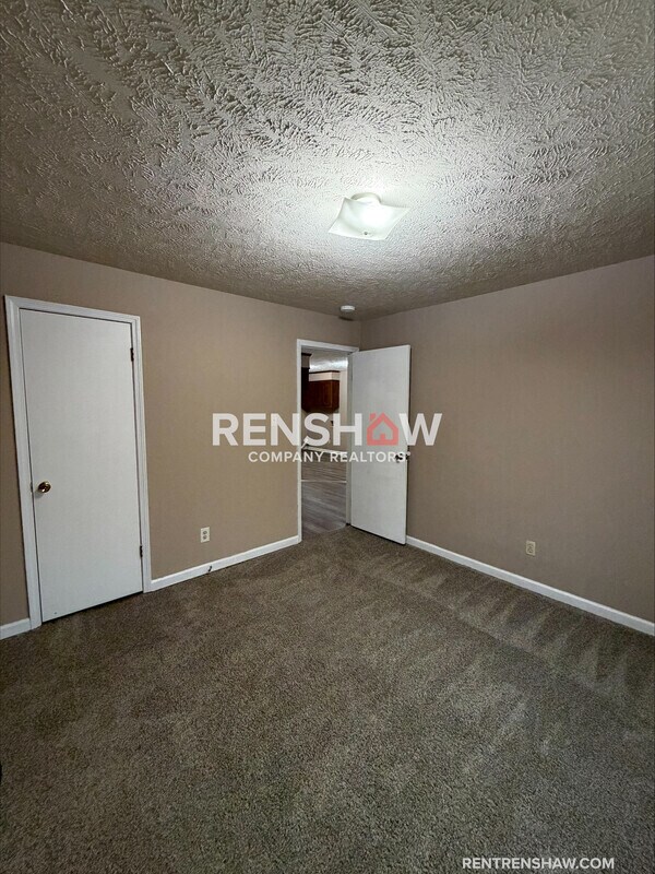 Foto del edificio - 181 Lealand Ln