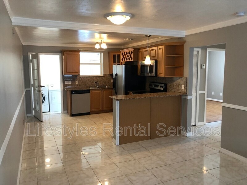 Primary Photo - 211 Jacksonville Dr