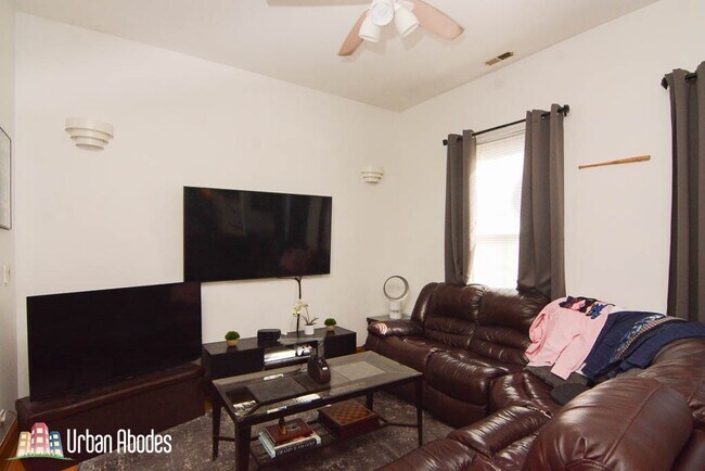 Foto del edificio - 2432 W Moffat St