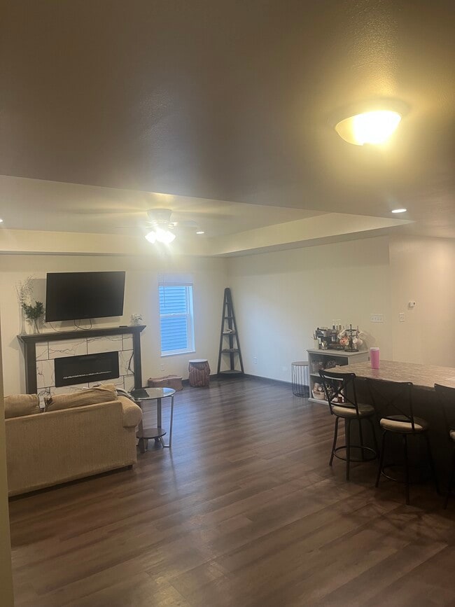 Building Photo - 317 Post Oak Dr