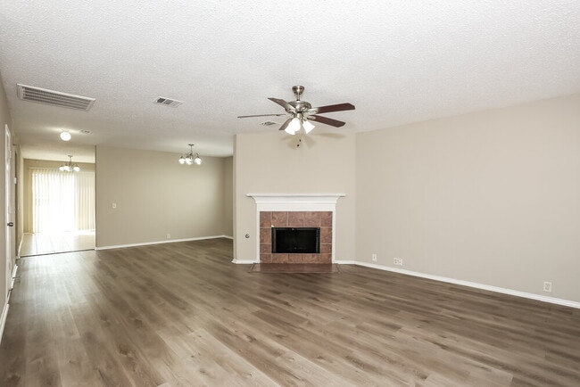 Building Photo - 6736 Ambercrest Dr