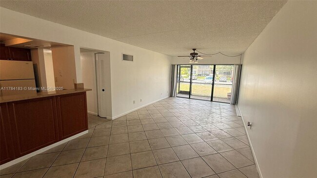 Foto del edificio - 5855 Washington St