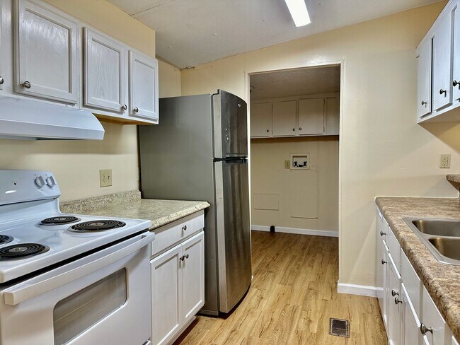 Building Photo - 3 bed 2 bath in Downtown Lula