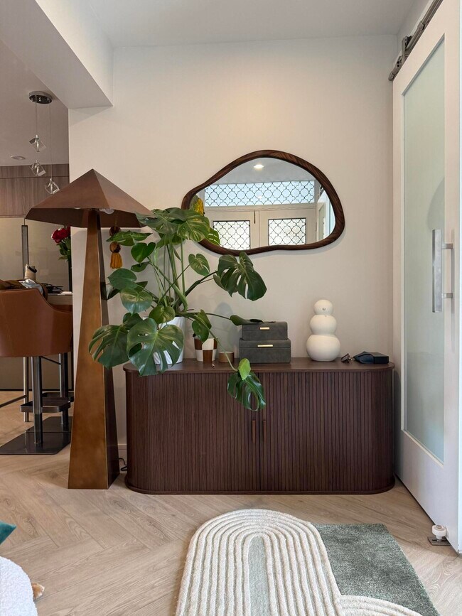 Foto del edificio - 200 W Camino Real