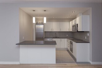 Building Photo - 3468 Rue Drummond