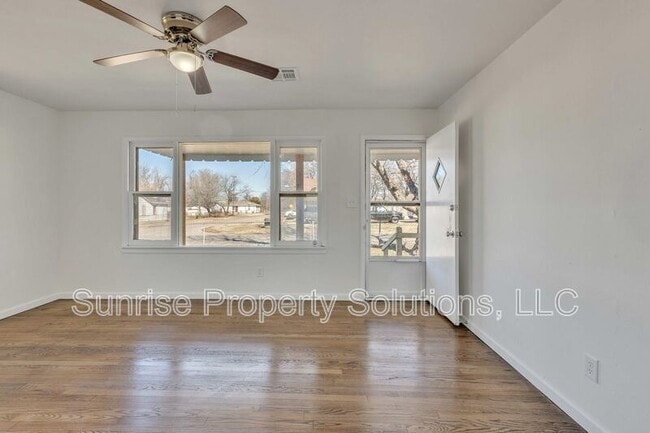 Photo - 300 SE 48th St House