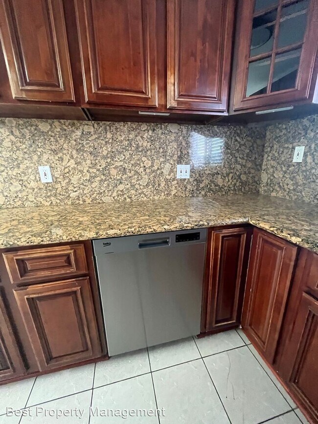 Foto del edificio - 4 br, 2 bath House - 3671 Jamestown rd