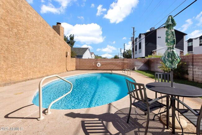 Foto del edificio - 3033 N 37th St