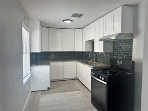 Building Photo - 13929 Eagle Pass St
