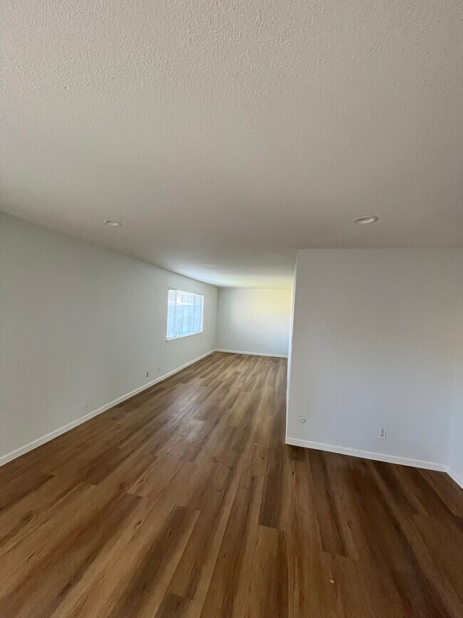 Building Photo - 152 W Blossom Way