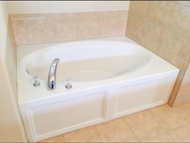 Foto del edificio - 185 Hometown Pkwy