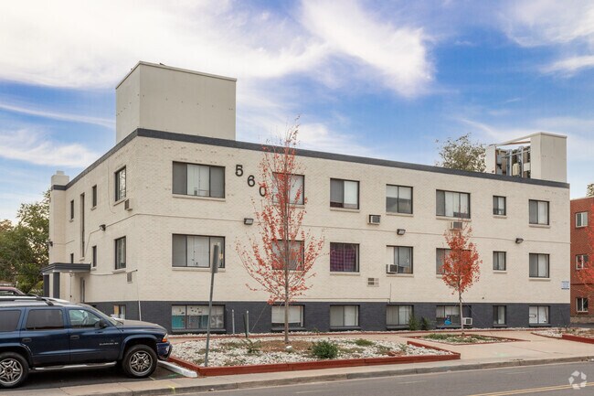 Foto del edificio - Coachmen Apartments