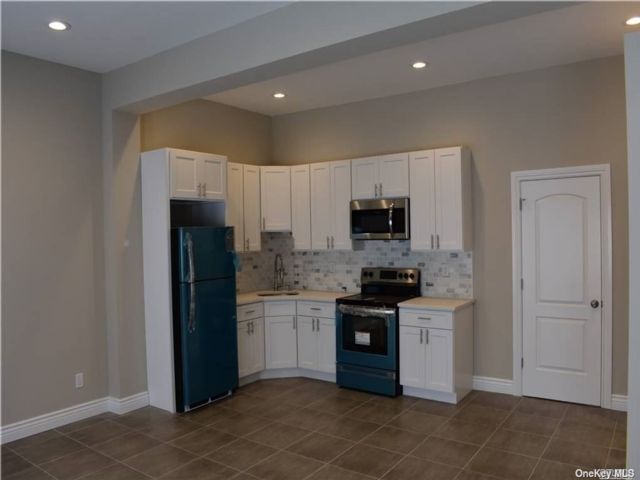 Building Photo - 201 Higbie Ln
