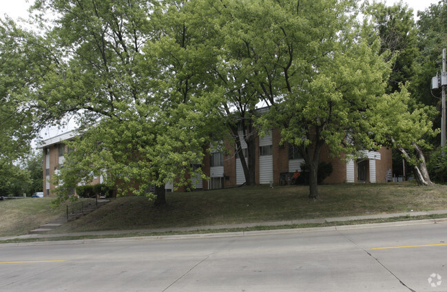 Building Photo - Oak Terrace Apt. Complex