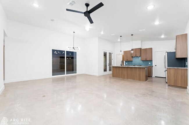 Building Photo - Pre-Leasing Fall of 2026!! Luxury Homes!!