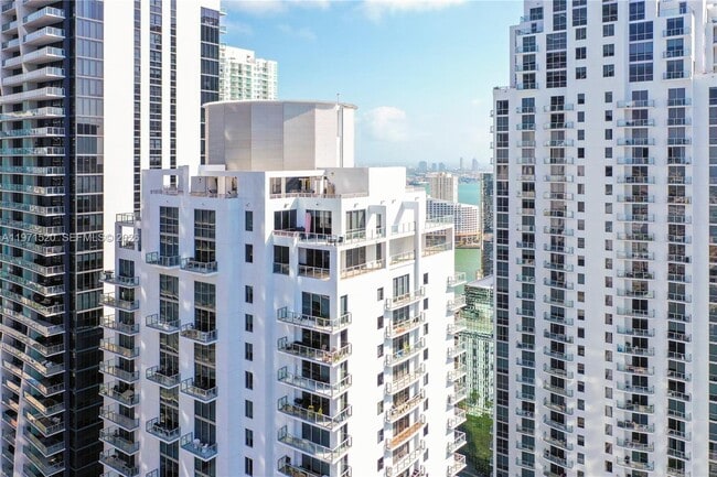 Building Photo - 1050 Brickell Ave