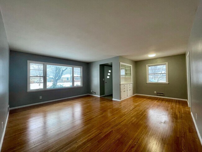 Foto del edificio - Spectacular 4 Bedroom 2 Bathroom Single Family Home in Brooklyn Center!