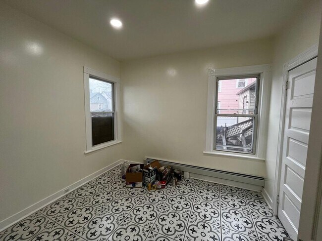 Building Photo - 207 Kearney St