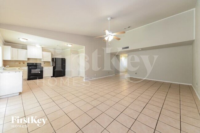 Foto del edificio - 3317 Kenwood Dr