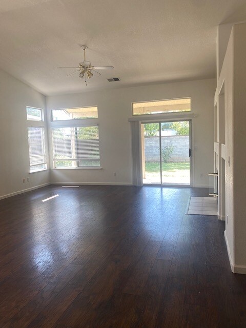Building Photo - 1817 E Chelsea Dr