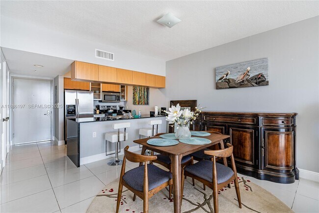 Foto del edificio - 1750 N Bayshore Dr