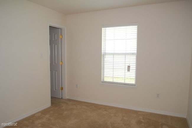 Building Photo - 13509 Warren Dr