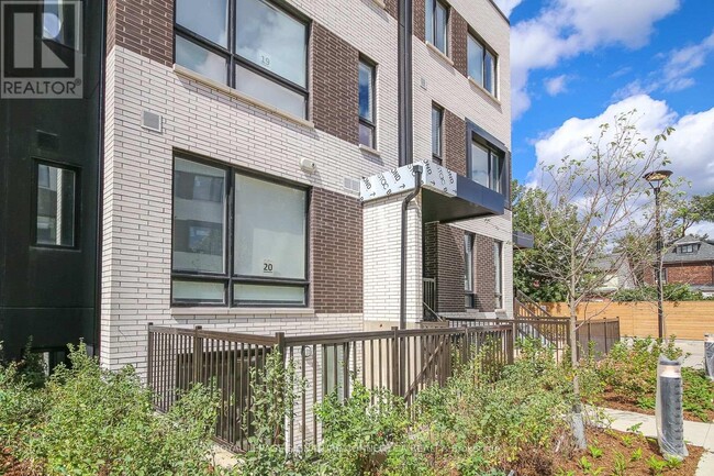 Building Photo - 20-20 Ed Clark Gdns
