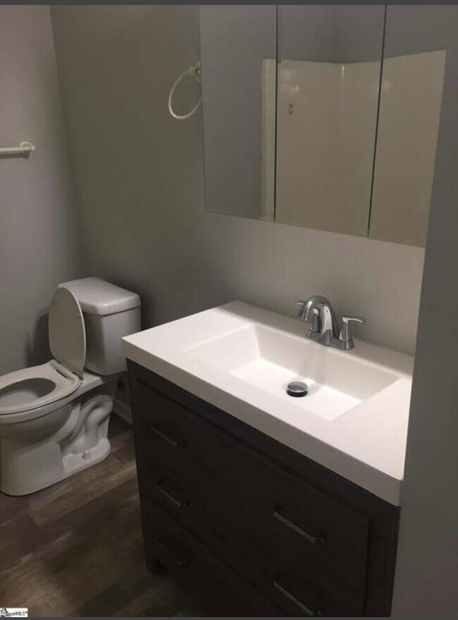 Foto del edificio - 129 Harrington Ave