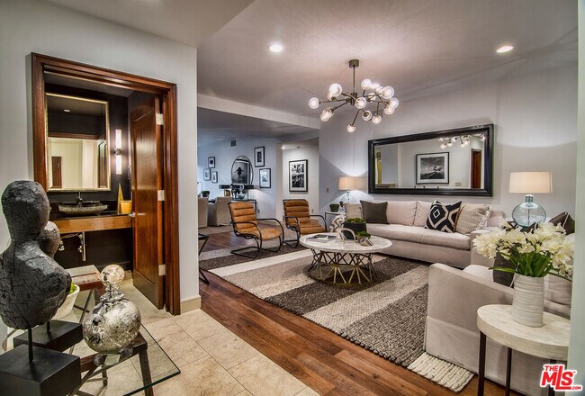 Foto del edificio - 447 N Doheny Dr
