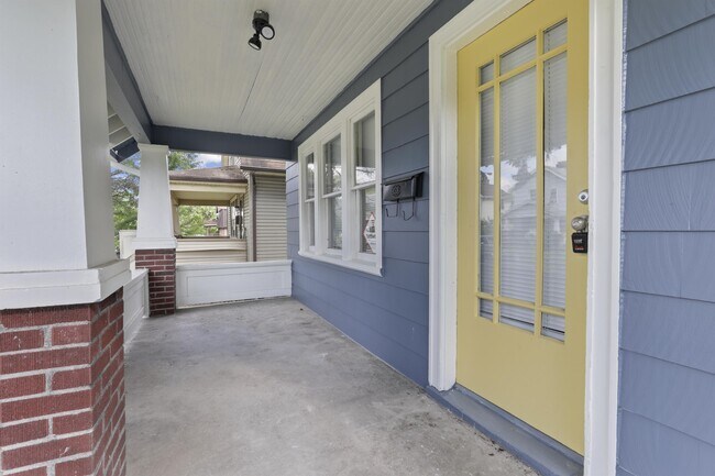 Foto del edificio - 1555 Briarwood Ave