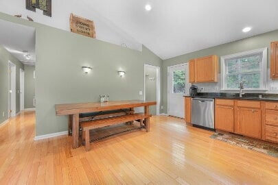 Building Photo - "Spacious 5-Bedroom Home with 3 Full Baths...