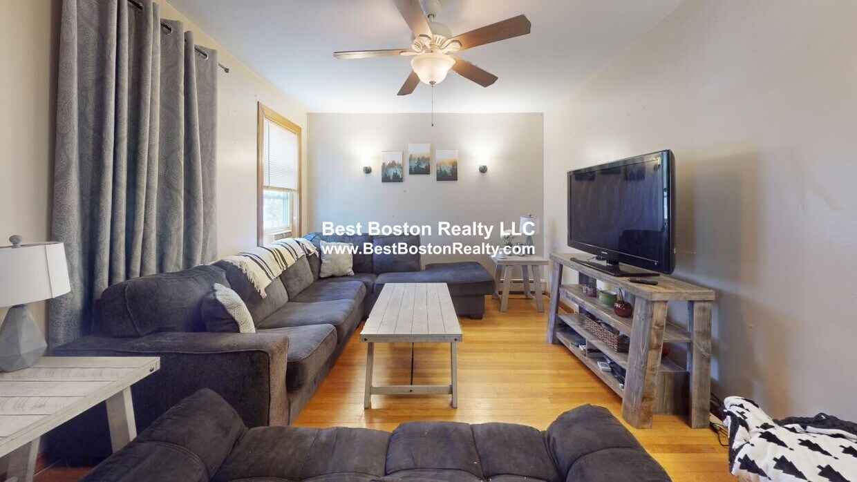 Primary Photo - 47 Greenleaf Ave