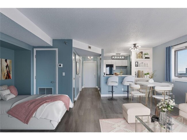 Building Photo - 66 9th St E