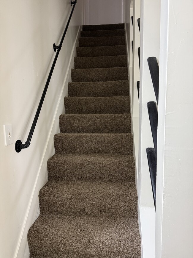 Building Photo - 722 Eureka St