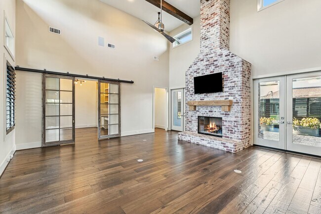 Foto del edificio - 3610 Oak Forest Dr