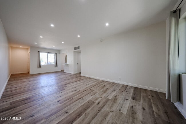 Building Photo - 4635 N 11th Pl