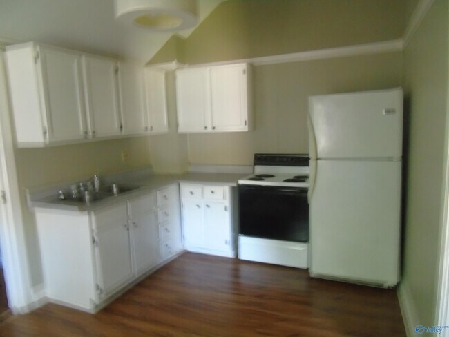 Foto del edificio - 521 Oshaughnessy Ave NE