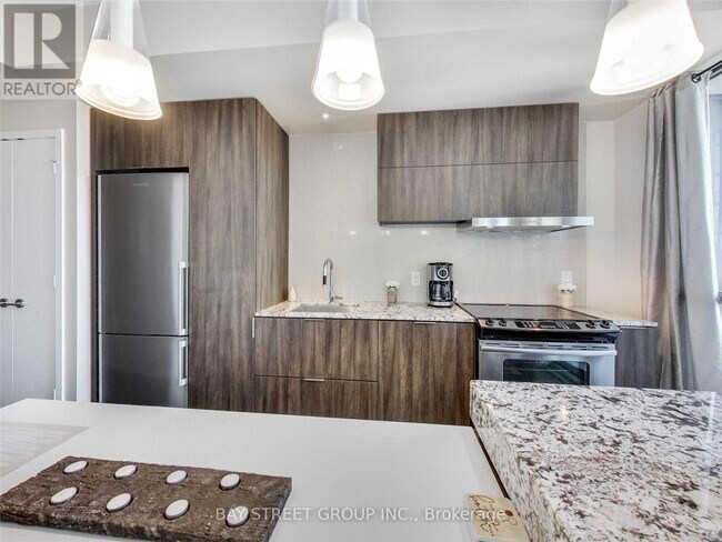 Photo du bâtiment - 101 Charles St E