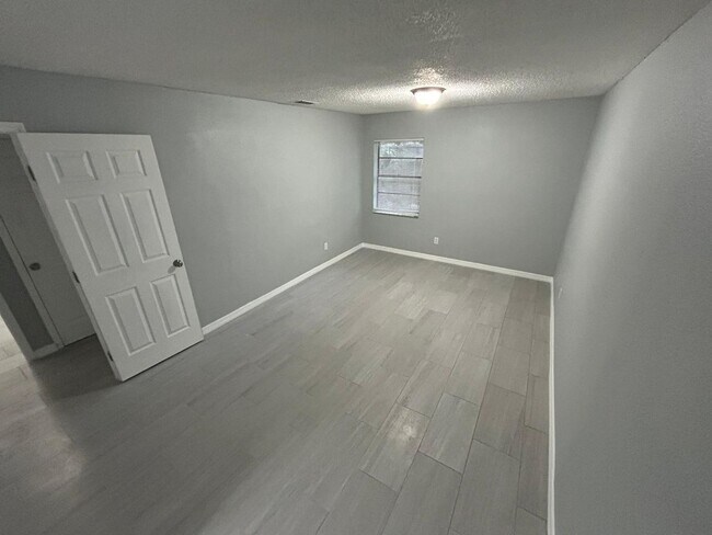 Foto del edificio - Spacious 5 Bedroom Home forRent in Tampa