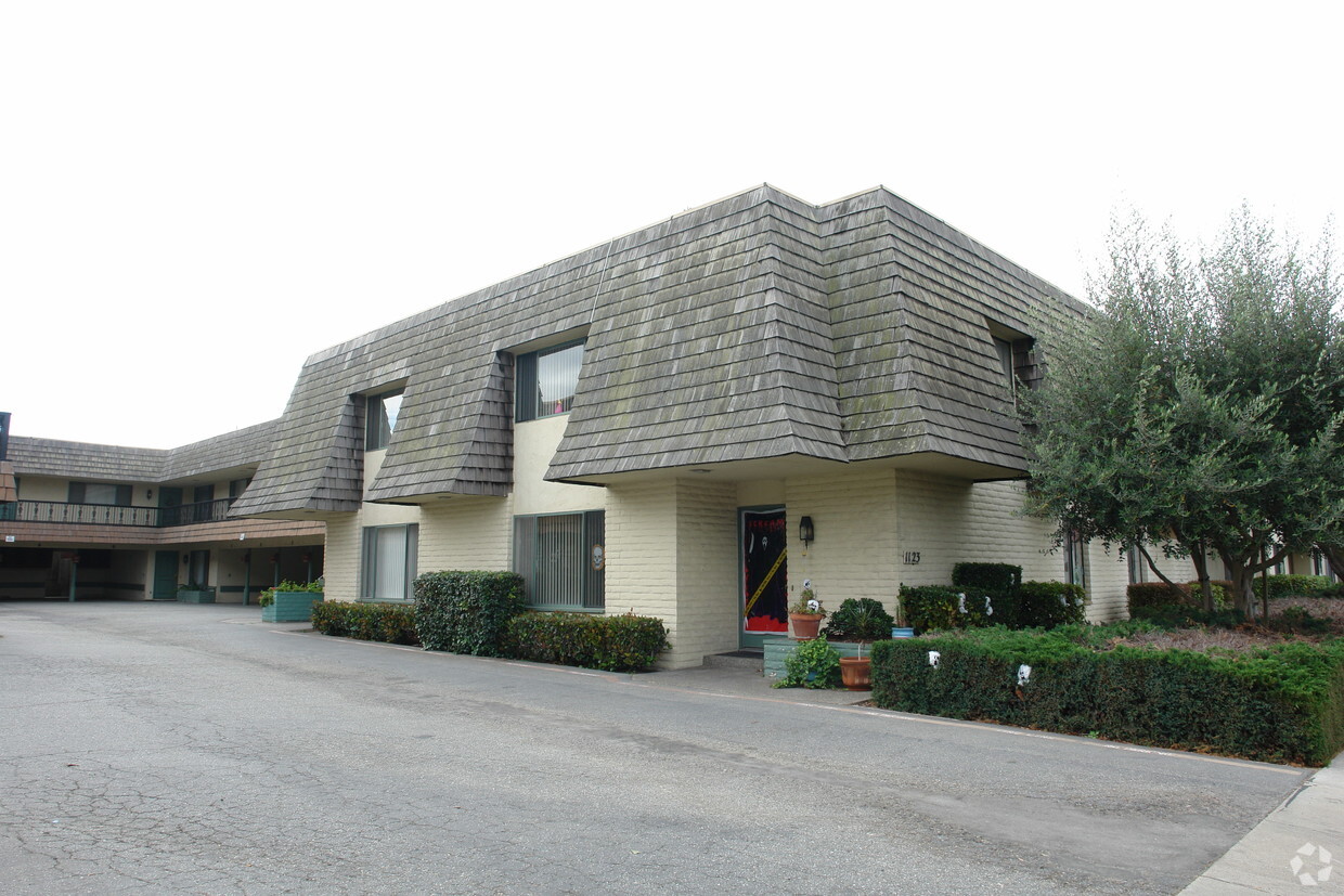 Park Lane Manor Apartments - Park Lane Manor