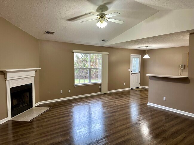 Building Photo - 216 Palm Hills Dr